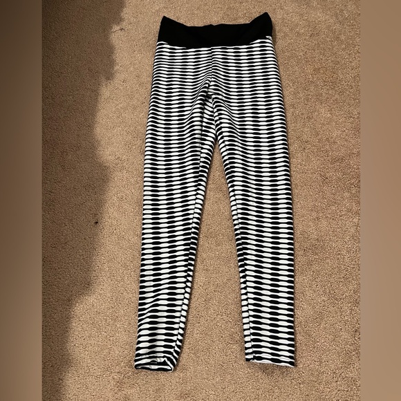 Black and White Tik Tok Leggings - Picture 4 of 4